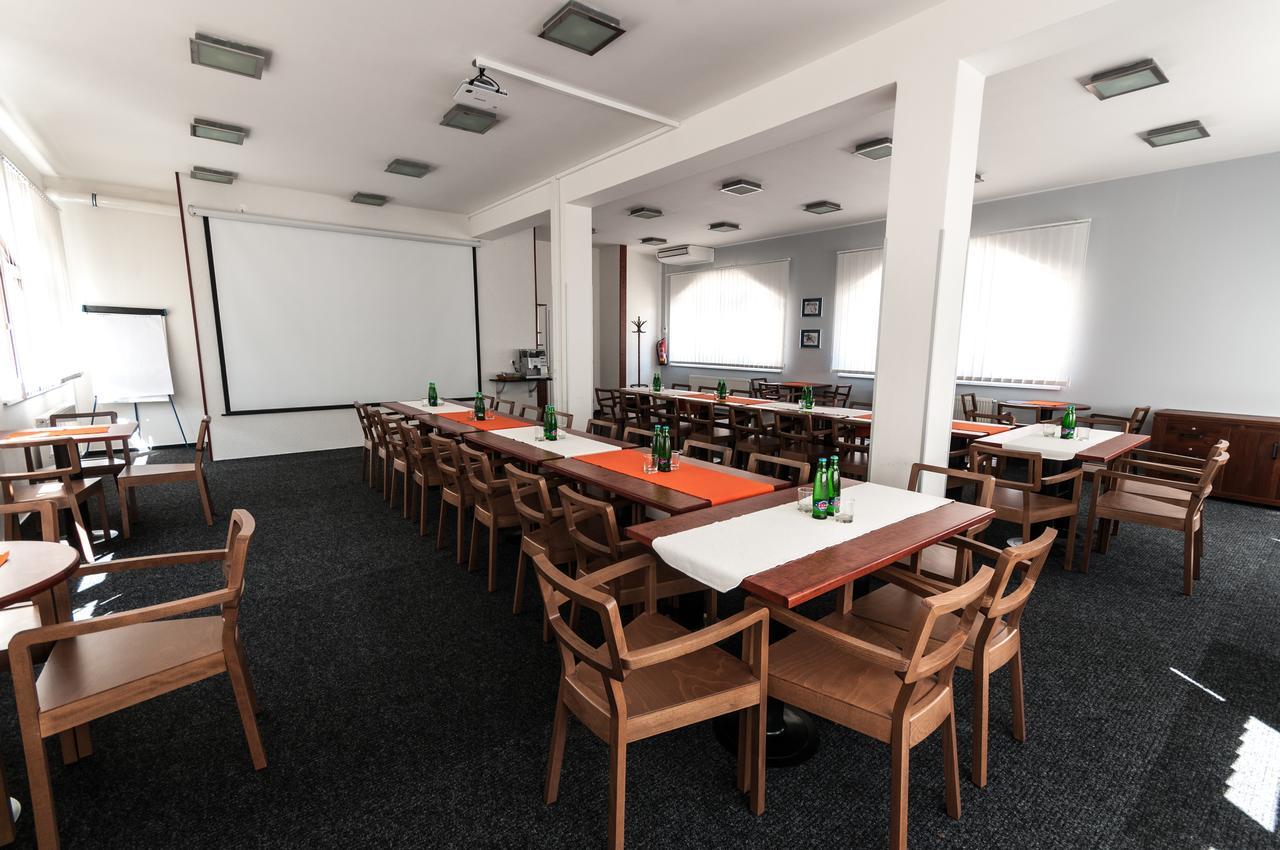 Hotel Slunecni Dvur ブルノ エクステリア 写真