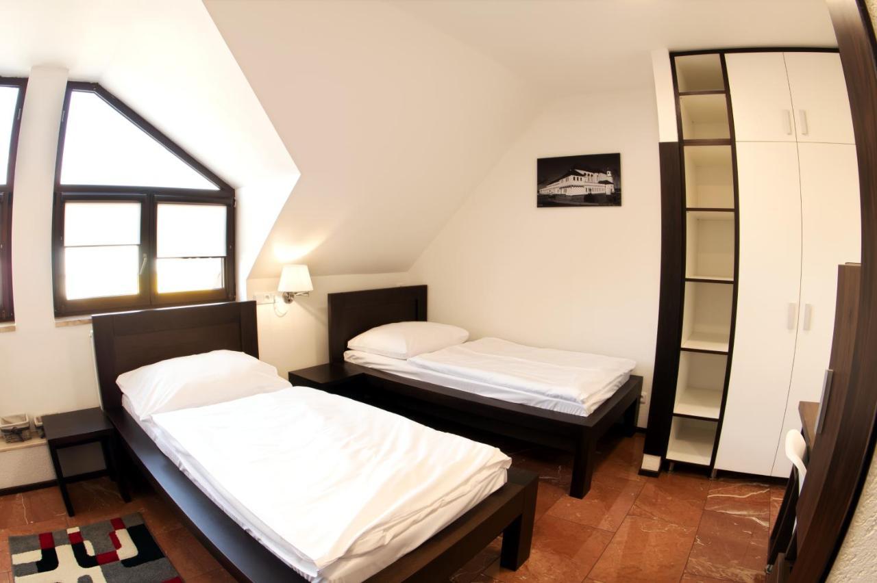 Hotel Slunecni Dvur ブルノ エクステリア 写真