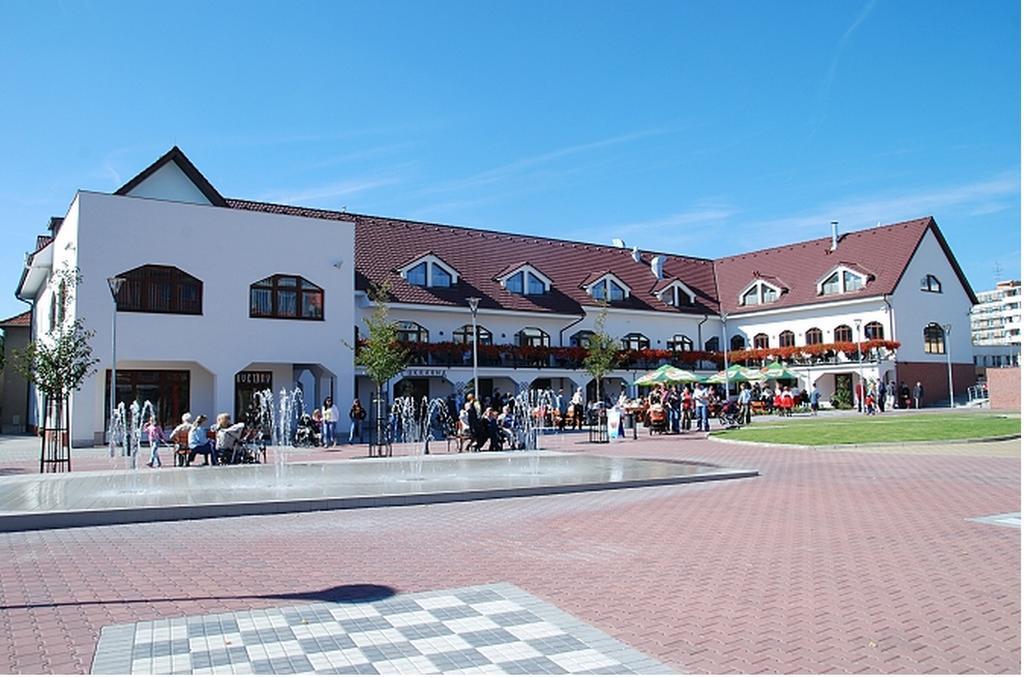 Hotel Slunecni Dvur ブルノ エクステリア 写真