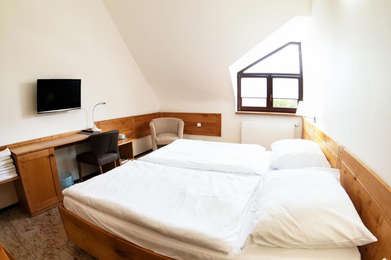 Hotel Slunecni Dvur ブルノ エクステリア 写真
